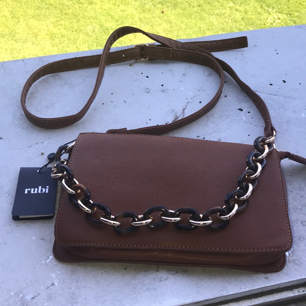 IN Chain Cross Body Bag